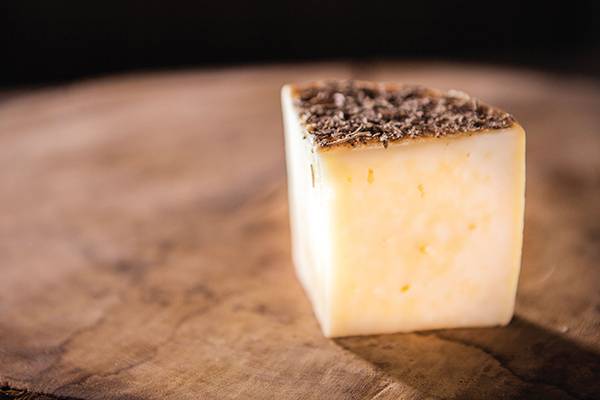 queijo mantiqueira com alecrim pedaço queijaria fazenda atalaia